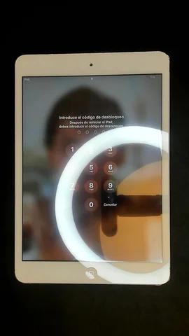 Apple iPad mini 2 de A*****o antes de la reparación de cristal digitalizador