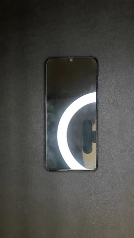 Samsung Galaxy A70 de P***a antes de la reparación de batería