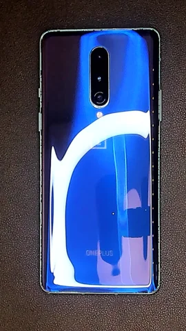 Foto tomada del OnePlus 8 de Á****o posterior a la reparación de tapa trasera el 4 de Noviembre de 2021