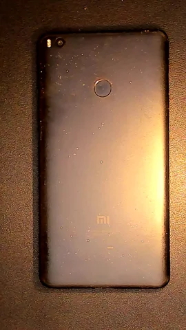 Xiaomi Mi Max 2 de J***s antes de la reparación de cámara trasera