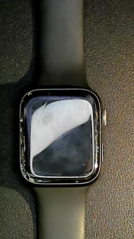 Apple Watch Serie 4 44mm de N*****s antes de la reparación de cristal digitalizador