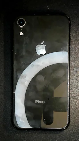 Apple iPhone XR de C****i antes de la reparación de lente de cámara trasera