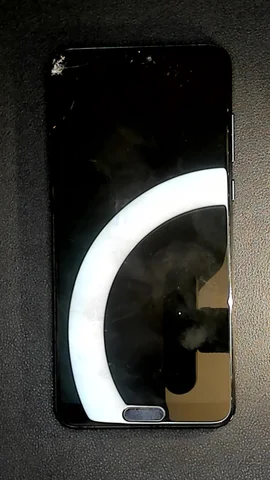 Huawei P20 Pro de I****l antes de la reparación de pantalla