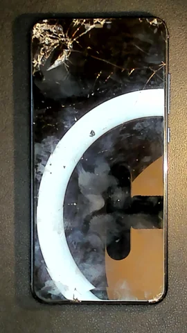 Xiaomi Mi 8 Lite de I**s antes de la reparación de pantalla