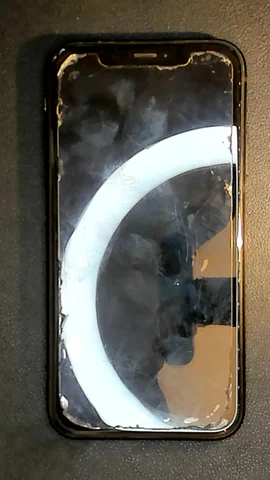 Apple iPhone XR de H**o antes de la reparación de puerto de carga