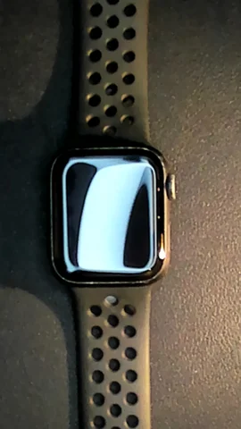 Foto tomada del Apple Watch Serie 5 40mm de M***a posterior a la reparación de cristal digitalizador el 1 de Diciembre de 2021