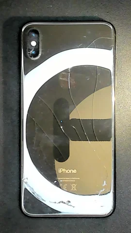 Apple iPhone XS Max de N*****s antes de la reparación de pantalla y lente de cámara trasera