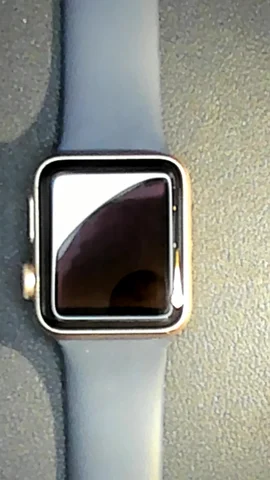 Foto tomada del Apple Watch Serie 2 38mm de P***r posterior a la reparación de cristal digitalizador el 13 de Diciembre de 2021