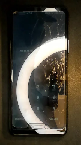 Huawei P40 lite 5G de M***l antes de la reparación de pantalla