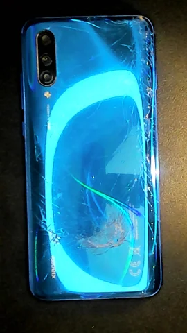 Xiaomi Mi 9 Lite de I*****o antes de la reparación de pantalla y tapa trasera