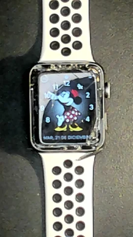 Apple Watch Serie 2 42mm de C****s antes de la reparación de cristal digitalizador