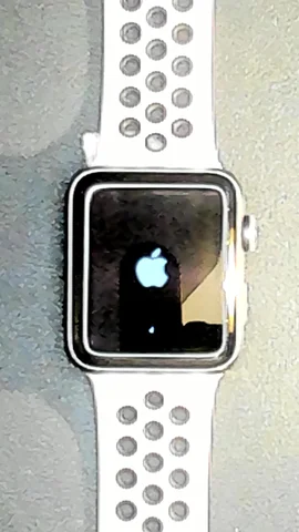 Foto tomada del Apple Watch Serie 2 42mm de C****s posterior a la reparación de cristal digitalizador el 21 de Diciembre de 2021