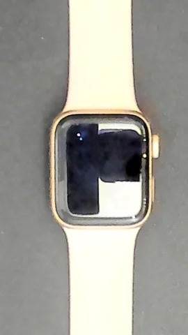 Foto tomada del Apple Watch SE 40mm de A******a posterior a la reparación de cristal digitalizador el 23 de Diciembre de 2021