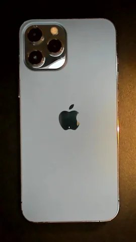 Foto tomada del Apple iPhone 12 Pro Max de J***o posterior a la reparación de tapa trasera el 27 de Diciembre de 2021