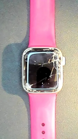 Apple Watch Serie 4 40mm de L***a antes de la reparación de cristal digitalizador