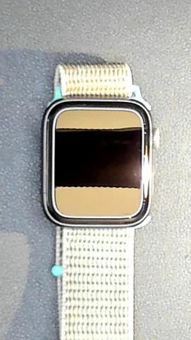 Foto tomada del Apple Watch Serie 4 44mm de A*****o posterior a la reparación de cristal digitalizador el 3 de Enero de 2022