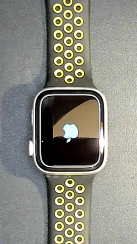 Foto tomada del Apple Watch Serie 5 44mm de A*******o posterior a la reparación de cristal digitalizador el 3 de Enero de 2022