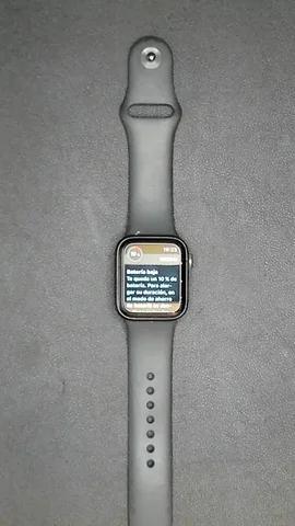 Foto tomada del Apple Watch SE 40mm de C****n posterior a la reparación de cristal digitalizador el 4 de Enero de 2022