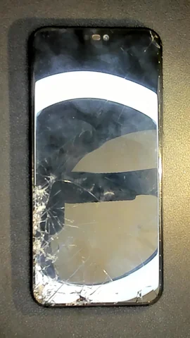 Huawei P20 lite de J***e antes de la reparación de pantalla