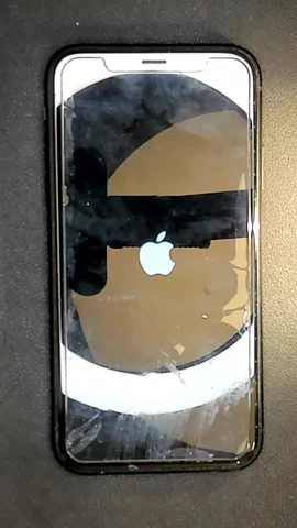 Apple iPhone XR de B****a antes de la reparación de batería