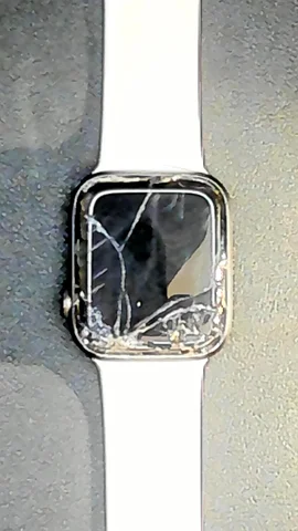 Apple Watch SE 44mm de Á****o antes de la reparación de cristal (sólo cristal y no el digitalizador)