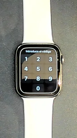 Foto tomada del Apple Watch SE 44mm de Á****o posterior a la reparación de cristal (sólo cristal y no el digitalizador) el 24 de Enero de 2022