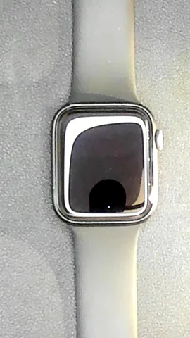 Foto tomada del Apple Watch Serie 4 44mm de G*****o posterior a la reparación de batería el 25 de Enero de 2022