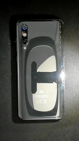 Xiaomi Mi 9 de N***a antes de la reparación de pantalla y lente de cámara trasera