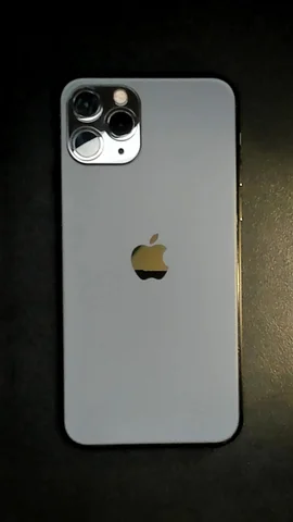 Foto tomada del Apple iPhone 11 Pro de J***b posterior a la reparación de tapa trasera el 26 de Enero de 2022