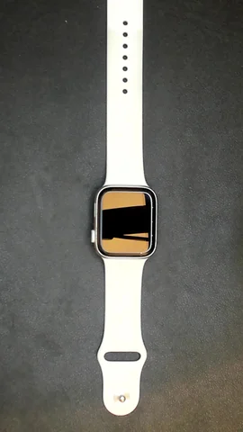 Foto tomada del Apple Watch Serie 5 44mm de Á****o posterior a la reparación de cristal digitalizador el 2 de Febrero de 2022