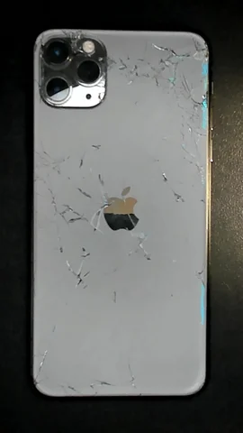 Apple iPhone 11 Pro Max de D***d antes de la reparación de tapa trasera y pantalla