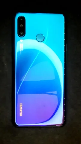 Foto tomada del Huawei P30 lite de L******o posterior a la reparación de tapa trasera y pantalla el 4 de Febrero de 2022