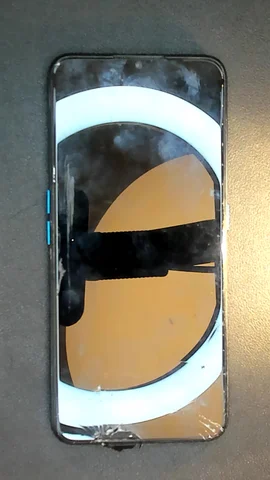 Oppo A9 (2020) de M****a antes de la reparación de pantalla