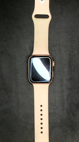 Foto tomada del Apple Watch Serie 5 44mm de M****m posterior a la reparación de cristal digitalizador el 12 de Febrero de 2022