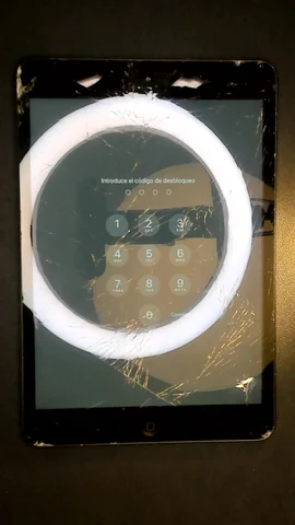 Apple iPad mini 2 de F*******o antes de la reparación de cristal digitalizador