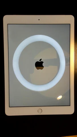 Foto tomada del Apple iPad 5 9.7 (2017) de I*****o posterior a la reparación de puerto de carga el 21 de Febrero de 2022