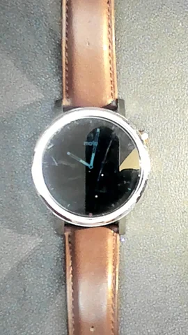 Motorola Moto 360 46mm (2nd gen) de F*******o antes de la reparación de batería