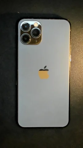 Foto tomada del Apple iPhone 11 Pro de M***o posterior a la reparación de tapa trasera y pantalla el 7 de Marzo de 2022