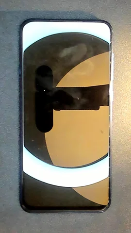 Xiaomi Mi 9 SE de J***s antes de la reparación de pantalla