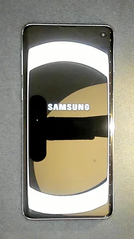 Foto tomada del Samsung Galaxy S10 de Z**s posterior a la reparación de batería y pantalla el 8 de Marzo de 2022