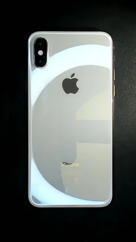 Foto tomada del Apple iPhone XS de M****l posterior a la reparación de pantalla y tapa trasera el 22 de Marzo de 2022