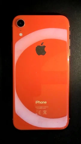 Apple iPhone XR de A*****o antes de la reparación de lente de cámara trasera y pantalla