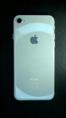 Foto tomada del Apple iPhone 8 de F*******o posterior a la reparación de cámara trasera el 30 de Marzo de 2022