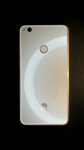 Foto tomada del Huawei P8 Lite (2017) de J**é posterior a la reparación de tapa trasera el 8 de Abril de 2022