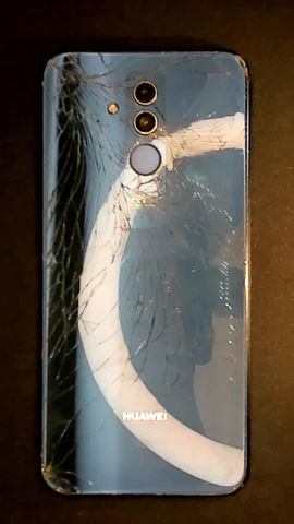 Huawei Mate 20 lite de J**é antes de la reparación de tapa trasera y pantalla