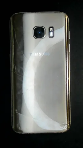 Samsung Galaxy S7 de M****l antes de la reparación de tapa trasera y pantalla