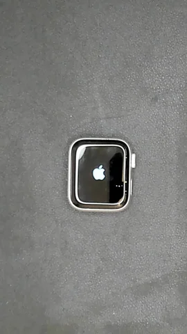 Foto tomada del Apple Watch SE 40mm de M***a posterior a la reparación de cristal digitalizador el 13 de Abril de 2022