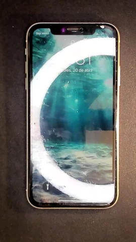 Apple iPhone XR de Y****a antes de la reparación de auricular