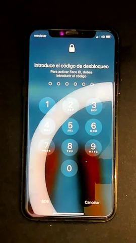 Apple iPhone XS de M***a antes de la reparación de auricular