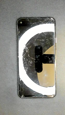 Google Pixel 4a de S****n antes de la reparación de pantalla